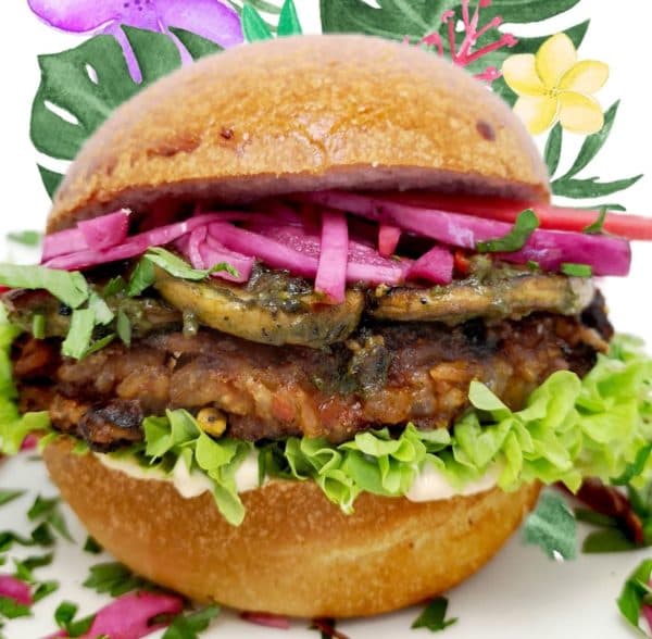 <h6 class="wp-block-heading">Tacu Tacu Burger (vegansk)</h6>